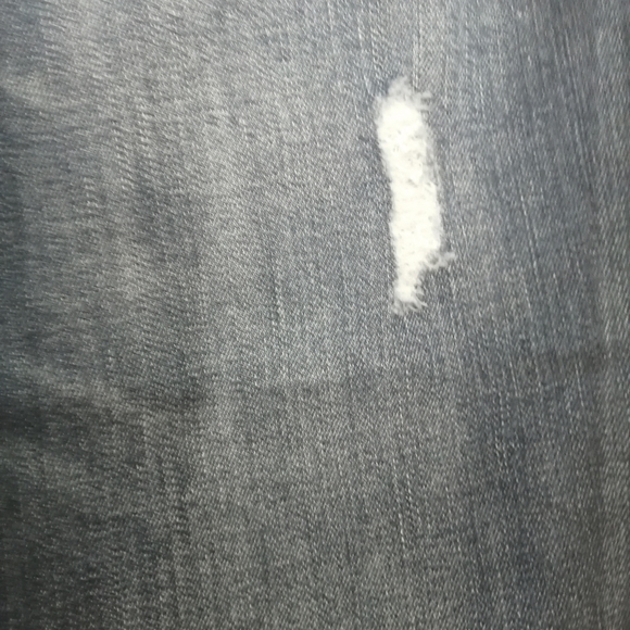 Old Navy Boyfriend Skinny Jeans - Picture 3 of 10